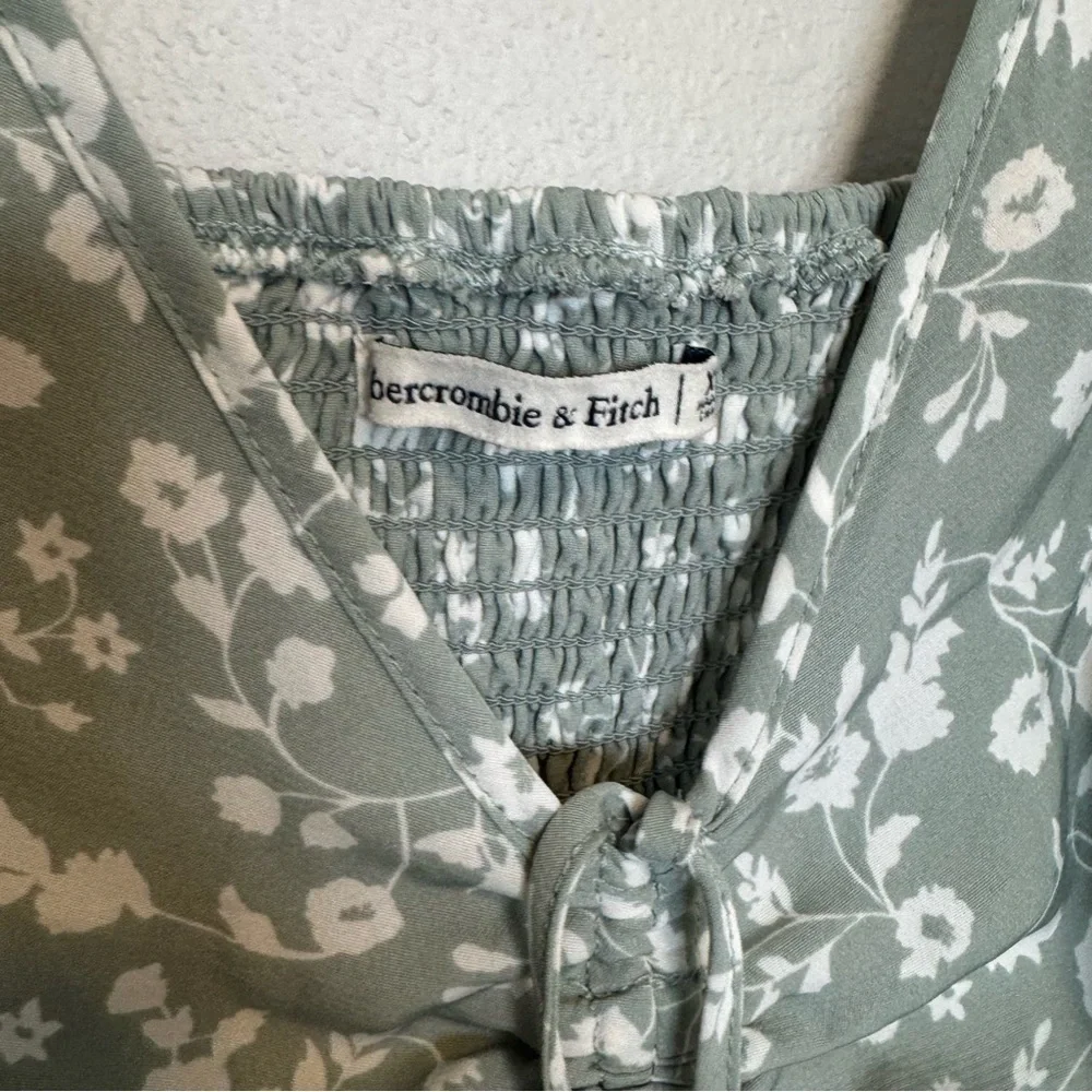 Abercrombie & Fitch Sage Floral Cinched front Blouse Size XS